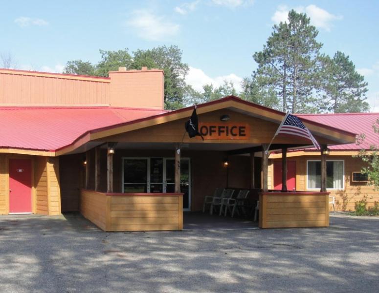 海华沙小屋酒店 伊格尔里弗 外观 照片