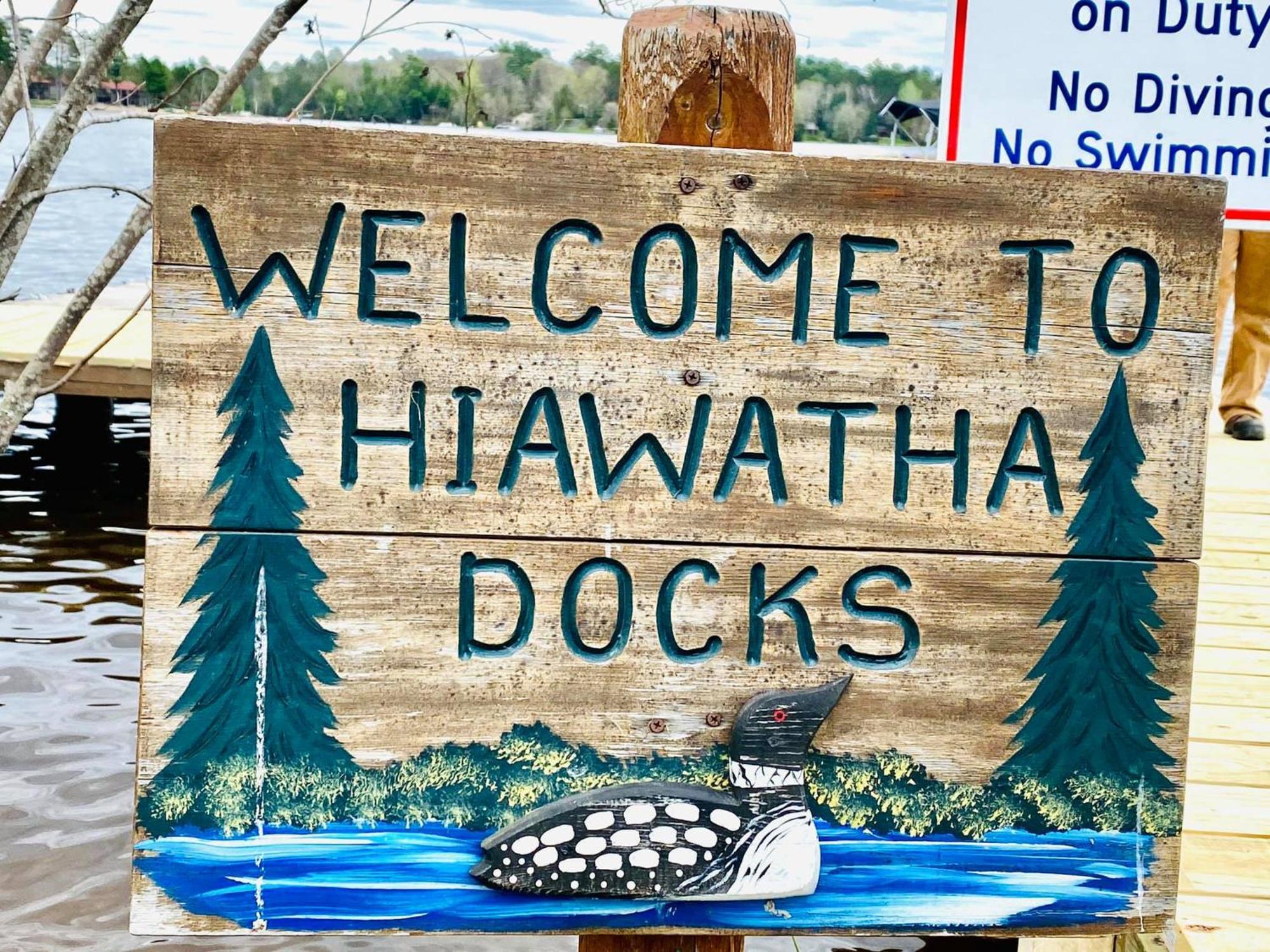 海华沙小屋酒店 伊格尔里弗 外观 照片